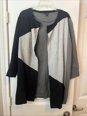 Ann Taylor Black & Gray Diagonal Colorblock Open Cardigan